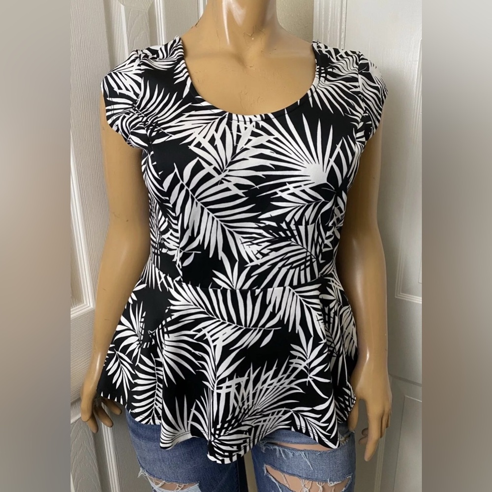 Torrid Lovesick Blouse Size 2X Black White Peplum Top Stretch